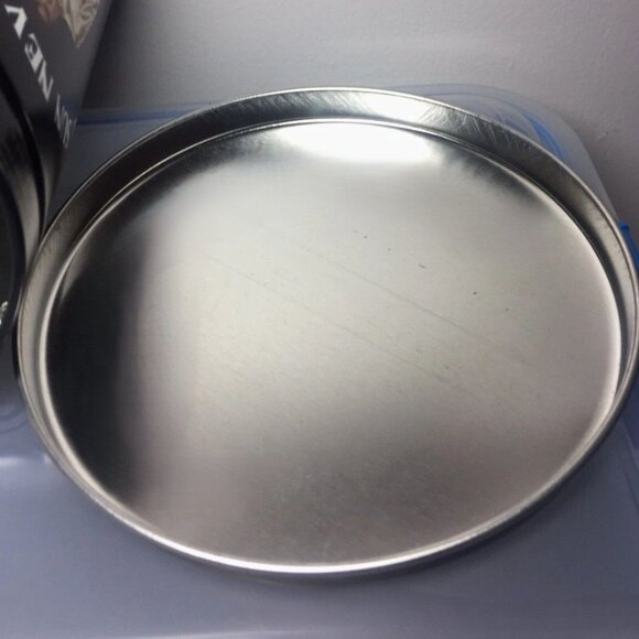 Elvis Presley Tin "The Sun Never Sets On A Legend" Black/Gold 2015 Edition 1970s - Picture 7 of 7